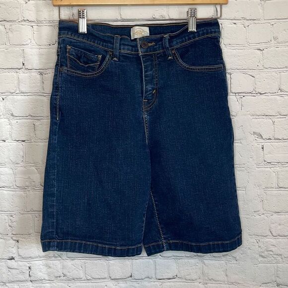 Levi’s 512 San Francisco Perfectly Slimming Women’s Jean Shorts size 8 - Picture 1 of 7